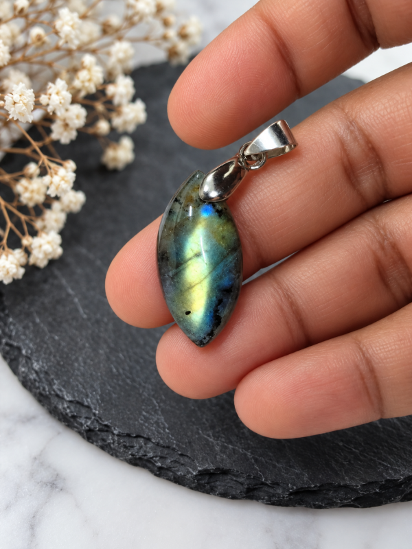 LOKET LABRADORITE  BATU ASLI - NATURAL LABRADORITE PENDANT